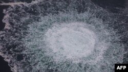 瑞典海岸警卫队发布在瑞典波罗的海经济区上空拍摄的照片显示北溪一号管道天然气泄漏的景象。(2022年9月28日)