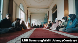 Warga melakukan istighosah doa bersama sebagai bagian dari penolakan aktivitas PT Geodipa Energi. (Foto: LBH Semarang/Walhi Jateng)