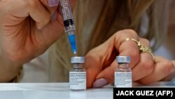 Uni Eropa telah mencapai kesepakatan dengan produsen vaksin Pfizer-BioNTech untuk tambahan 4 juta dosis vaksin COVID-19. (Foto: ilustrasi).