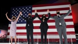 Ứng cử viên tổng thống Đảng Dân chủ Joe Biden, phu nhân Jill Biden, ứng cử viên phó tổng thống Đảng Dân chủ Kamala Harris và phu quân Douglas Emhoff ăn mừng sau khi ông Biden chính thức nhận đề cử tại Đại hội Đảng Dân chủ Toàn quốc 2020.