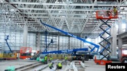 美国电动汽车公司特斯拉在上海的一个厂房正在建造中。（2019年6月9日）