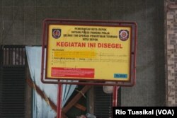 Masjid Al Hidayah di Sawangan, Depok, disegel pemerintah Kota Depok sejak 2011 meski telah memiliki IMB. (Foto: Rio Tuasikal/VOA)