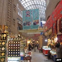 去年11月时大巴扎里顾客稀少