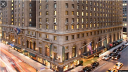Sebuah hotel in New York dalam tangkapan layar. (Foto: VOA)