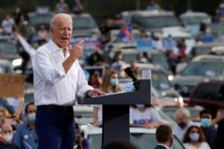 Capres Demokrat Joe Biden berbicara dalam acara kampanye di kota Atlanta, Georgia, Selasa (27/10).