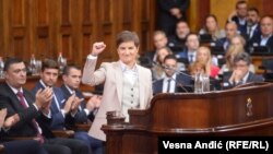 Premijerka Srbije Ana Brnabić tokom parlamentarne rasprave o novoizabranoj Vladi (Foto: RSE/Vesna Anđić)