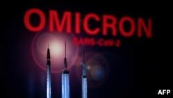 照片显示奥密克戎英文字样的宣传屏幕。（法新社照）