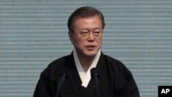 Presiden Korsel, Moon Jae-in, berpidato dalam upacara untuk memperingati March First Independence Movement Day, peringatan kebangkitan melawan kekuasan kolonial Jepang tahun 1919. Seoul, Korsel, Jumat, 1 Maret 2019 (foto: AP Photo/Lee Jin-man)