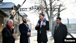 Ilon Mask u privatnoj poseti Aušvicu (Foto: European Jewish Association/Yoav Dudkevitch/ via REUTERS)