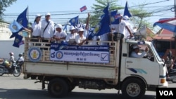 រថយន្ត​ហែគណបក្ស​សម្ព័ន្ធ​ប្រជាធិបតេយ្យ​ ក្នុង​ការ​ឃោសនា​បោះឆ្នោត​កាល​ពី​ឆ្នាំ​២០១៣។