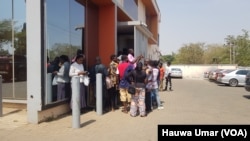 Ana Fafutuka Da Tafka Dambarwa A Gaban Bankunan Najeriya