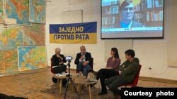 Učesnici tribine "Gde je Srbija nakon 11 meseci rata u Ukrajini": Aida Ćorović, Ivan Videnović, Boris Varga (preko video-linka), Aleksandra Godfroa i Tomislav Marković, u Beogradu, 24. januara 2023. (Foto: Organizatori tribine)