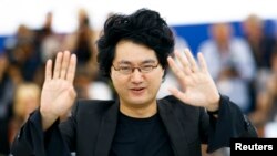 រូបឯកសារ៖ ផលិតករ​ភាពយន្ត លោក Davy Chou ចូលរួម​មហោស្រព​ភាពយន្ត Cannes លើក​ទី 75 នៅ​ទីក្រុង Cannes ប្រទេស​បារាំង ថ្ងៃទី 23 ខែ​ឧសភា ឆ្នាំ 2022។