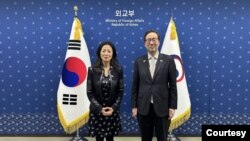 정 박(왼쪽) 미 국무부 대북고위관리와 이준일 한국 외교부 북핵외교기획단장 (자료사진=한국 외교부)