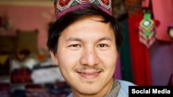 Wartawan foto Mortaza Behboudi dalam sebuah foto yang beredar di media sosial. (Foto: Media sosial)