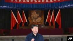 2022年10月27日,中共党总书记率领他的新常委班子前往“革命圣地”延安中国共产党第七届代表大会会址参观学习。习近平在参观“七大”会址时发表讲话。