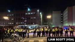 Policija ispred zatvora u Vašingtonu (Foto: VOA)