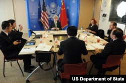 克里国务卿2014年2月15日在中国会见中国记者和博客作家（美国国务院网站照片）