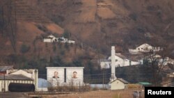 지난해 4월 중국 단둥에서 바라본 북한 신의주.