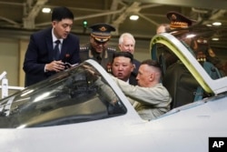 지난 9월 러시아를 방문한 김정은 북한 국무위원장이 하바롭스크주 콤소몰스크나아무레에 있는 유리 가가린 항공기 공장 시찰했다.