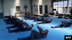 资料照：中国已经在为太平洋岛国所罗门提供警务训练。所罗门皇家警察部队2022年3月29日发布没有注明时间的照片显示，中国警察联络官在训练所罗门的警察。