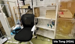 被国安警大搜查的旺角隐世市集”影衰mi杂货店”摊位,所有货品被检走。 (美国之音 汤惠芸)