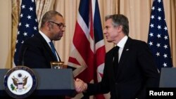 美国国务卿布林肯与英国外交大臣詹姆斯·克莱弗利(James Cleverly)2023年1月17日在华盛顿共同见记者。（路透社）