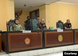 Majelis Hakim Pengadilan Tinggi Militer III Surabaya yang mengadili terdakwa di Pengadilan Militer III-19 Jayapura, Selasa, 24 Januari 2023. (Foto: Pale G)