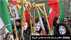 Sejumlah warga Iran melakukan protes atas hukuman eksekusi yang sering kali dijatuhkan pemerintah sebagai ilustrasi. Komisi AS untuk Kebebasan Beragama Internasional (USCIRF) mengecam eksekusi terhadap dua orang Iran yang divonis bersalah melakukan penistaan agama. (Foto: VOA)