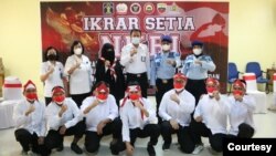 Delapan narapidana terorisme di Sumut yang berikrar setia kepada NKRI. Rabu 9 Maret 2022, sebagai ilustrasi. Sebanyak 1.134 anggota NII di Sumbat telah mencabut baiat dan mengucapkan ikrar setia kepada NKRI. (Courtesy: Humas Kemenkumham Sumut)
