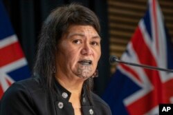 Menlu Selandia Baru Nanaia Mahuta dalam konferensi pers seusai pertemuan kabinet di Wellington, 27 Maret 2022. (Mark Mitchell/Pool Photo via AP)