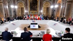 Para pemimpin negara-negara Uni Eropa membahas krisis di Ukraina dan mempertimbangkan keanggotaan Ukraina dalam Uni Eropa pada KTT yang diadakan di Paris, Prancis hari Kamis (10/3). 