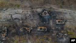 基辅郊外被摧毁的俄军装甲车。(2022年3月31日)