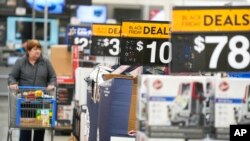 Akibat inflasi, konsumen AS lebih memilih membeli makanan dibandingkan barang-barang lain yang tidak penting (foto: ilustrasi).