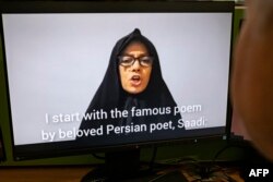 11月27日，伊朗最高领导人哈梅内伊的外甥女莫拉德哈尼（Farideh Moradkhani）因支持伊朗抗议活动被捕。