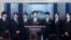 BTS mengungkapkan keprihatinan mereka terkait sentimen kebencian anti-Asia yang melonjak di AS semenjak pandemi COVID-19, di Gedung Putih, 31 Mei 2022. 