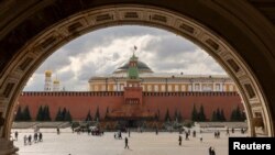 莫斯科红场上的行人。(2022年9月21日)