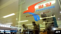 지난달 10일 북한 평양 국제공항에서 방역 작업이 진행되고 있다. (자료사진)