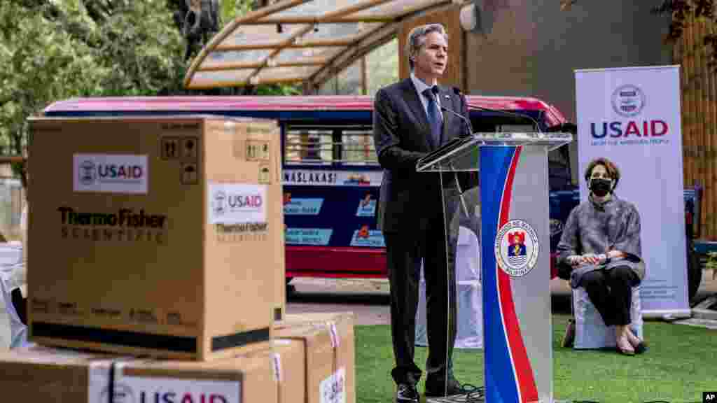 ​រដ្ឋមន្ត្រី​​​ការបរទេស​​សហរដ្ឋ​អាមេរិក​លោក Antony Blinken ថ្លែង​នៅ​ពិធី​ប្រគល់​ជំនួយ​វ៉ាក់សាំង​បង្ការ​ជំងឺ​​កូវីដ១៩​របស់​​ទីភ្នាក់ងារ​សហរដ្ឋ​អាមេរិក​សម្រាប់​អភិវឌ្ឍន៍​អន្តរជាតិ​(USAID) ​នៅ​សួនសត្វ​ក្រុង​ម៉ានីល ប្រទេស​ហ្វីលីពីន កាល​ពី​ថ្ងៃ​ទី​៦ ខែ​សីហា ឆ្