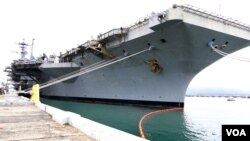 美国“亚伯拉罕·林肯”号航母(美国之音/刘恩民)