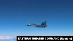 중국 인민해방군 항공기가 타이완 인근 해역 훈련에 참가하고 있다. 지난 2022년 공개된 장면. (자료사진)