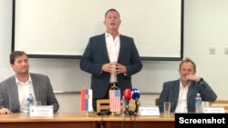 Bivši izaslanik Bele kuće za dijalog Srbije i Kosova, Ričard Grenel (u sredini) na predavanju na Fakultetu političkih nauka u Beogradu