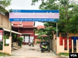 ទិដ្ឋភាព​ទូទៅ​នៃ​សាលា​សង្កាត់​សាលា​កំរើក​ ក្នុង​ក្រុង​សៀមរាប​ ខេត្ត​សៀម​រាប​ កាលពី​ថ្ងៃទី​១៣ ខែ​កក្កដា​ ឆ្នាំ​២០២២​។ (​ហ៊ុល រស្មី​/វីអូអេ)​