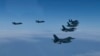 Borbeni avioni Sjedinjenih Država i Južne Koreje lete u formaciji tokom združene vojne vežbe, 7. juna 2022. (Foto: AP/South Korea Defense Ministry)