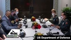 美中国防部长在新加坡香格里拉进行会谈（2022年6月10日）