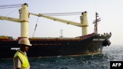 资料照片：2022年8月30日，一艘载有3万吨乌克兰小麦的联合国包机船抵达邻国吉布提，这些小麦将运往埃塞俄比亚，救助数百万饥饿人口。