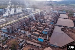 Foto udara ini memperlihatkan kegiatan smelter nikel di Virtue Dragon Nickel Industry (PT VDNI) di Konawe, 21 September 2022. (ANDRY DENISAH/AFP)