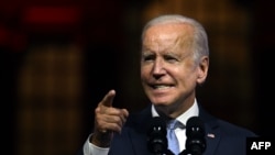 Le président américain Joe Biden parle de l'âme de la nation, à l'extérieur du parc historique national de l'Indépendance à Philadelphie, en Pennsylvanie, Etats-Unis, le 1er septembre 2022. (Photo de Jim WATSON / AFP)