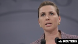 Thủ tướng Đan Mạch Mette Frederiksen họp báo về COVID-19 tại văn phòng Thủ tướng ở dinh Christiansborg, Copenhagen, ngày 8/11/2021.