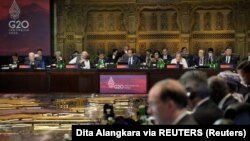 Presiden Joko Widodo berbicara dalam KTT para pemimpin G20 di Nusa Dua, Bali, Selasa, 15 November 2022. (Foto: Dita Alangkara via REUTERS)